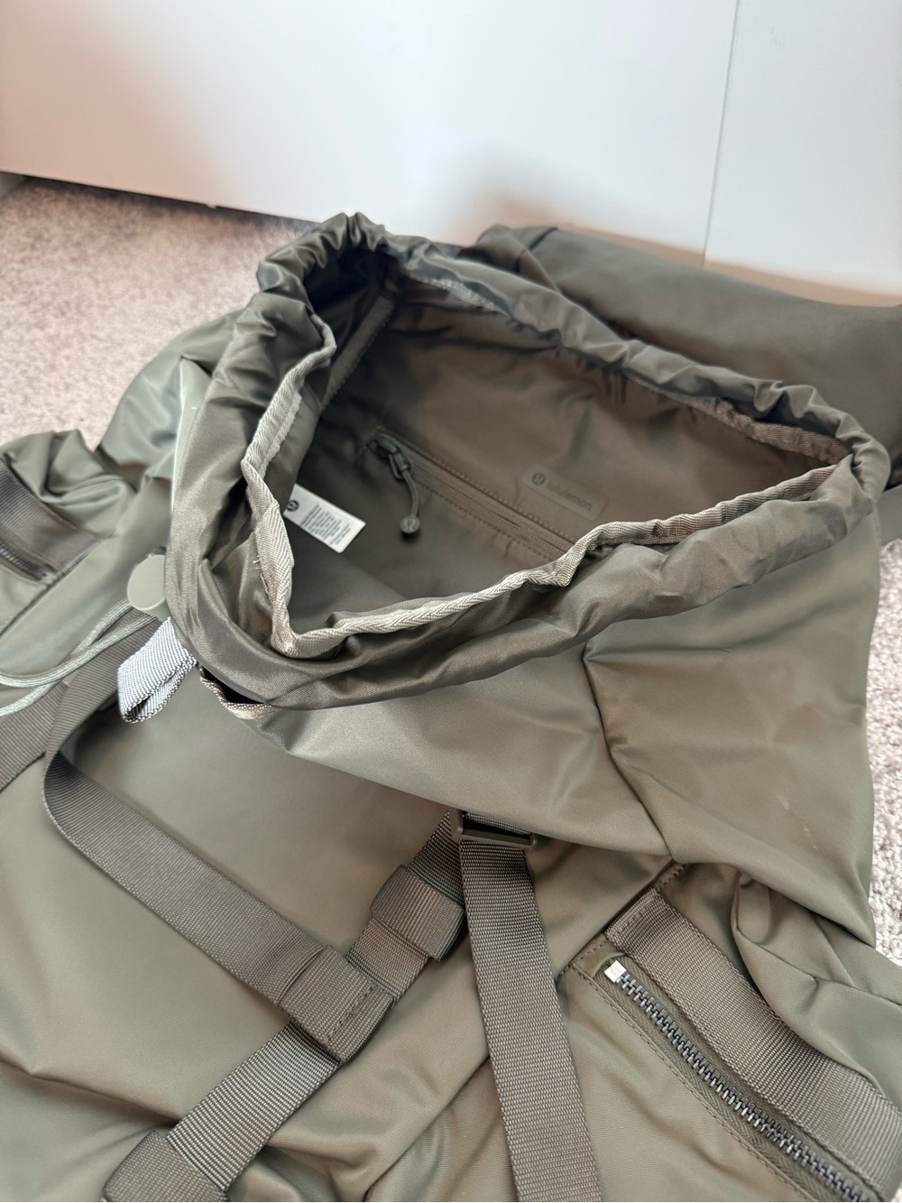 Lululemon Backpack Wanderlust 25L - NEW - Picture 6 of 6
